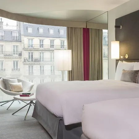 Renaissance Arc De Triomphe 5*