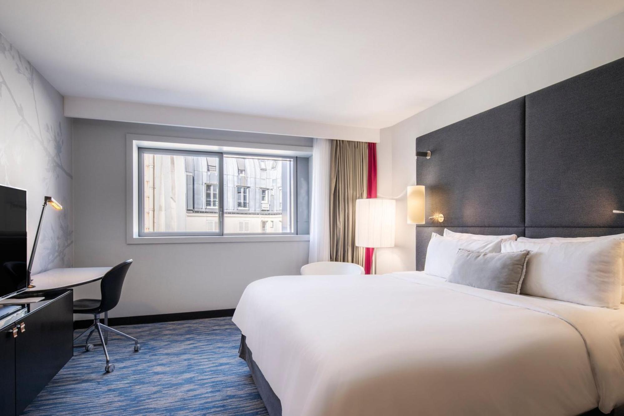 Hotel Renaissance Arc De Triomphe