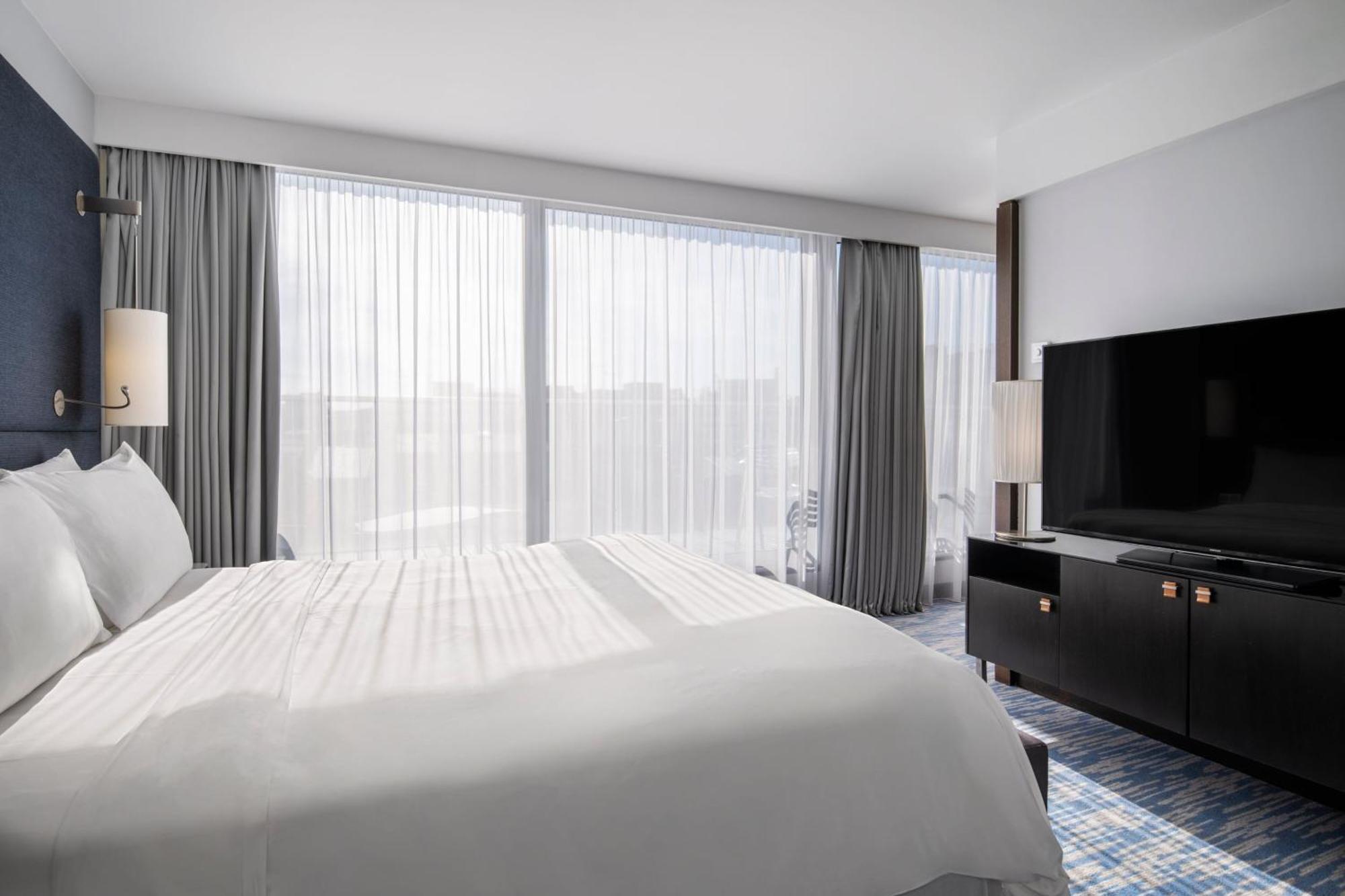 Hotel Renaissance Arc De Triomphe