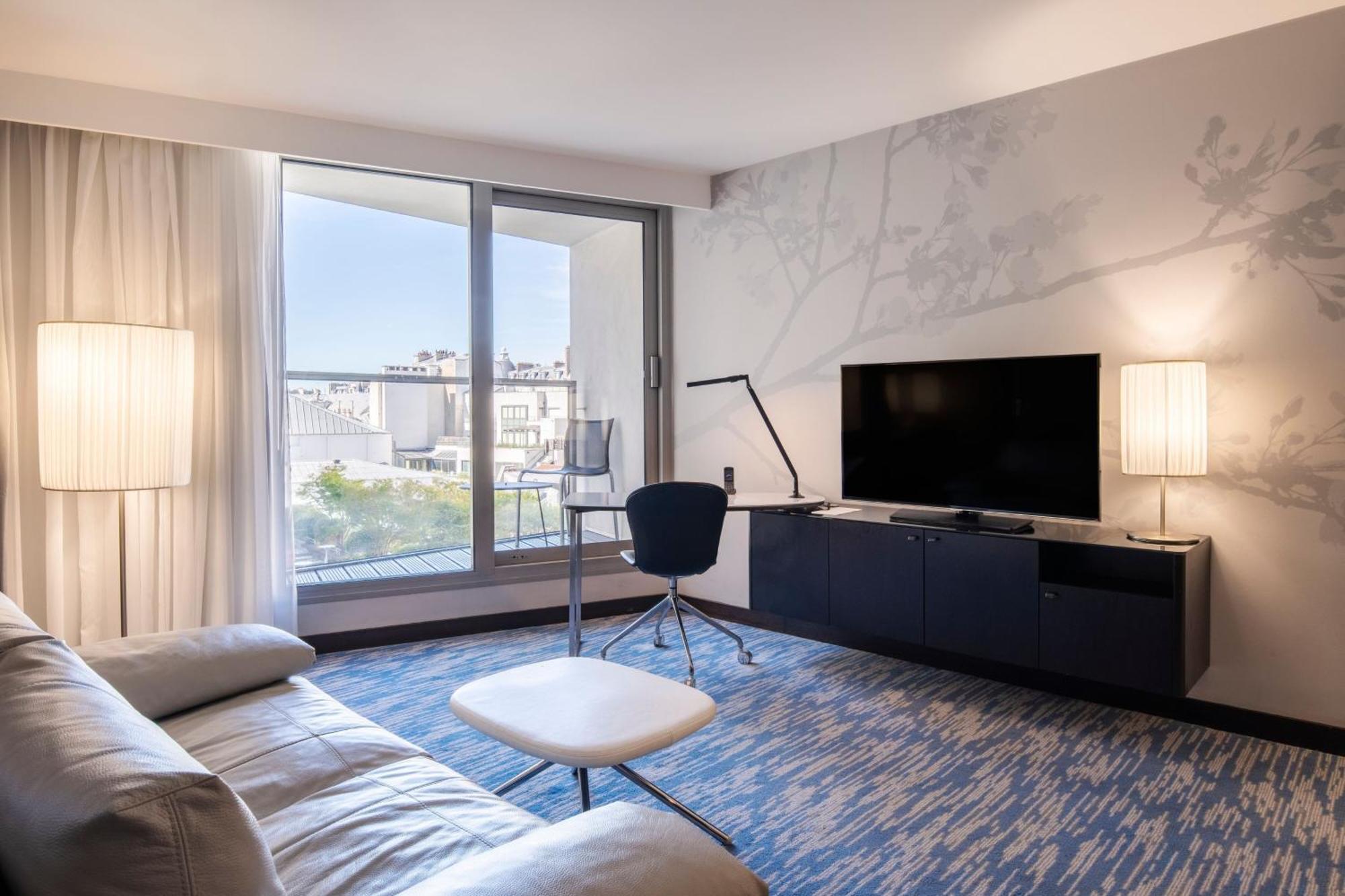 Hotel Renaissance Arc De Triomphe