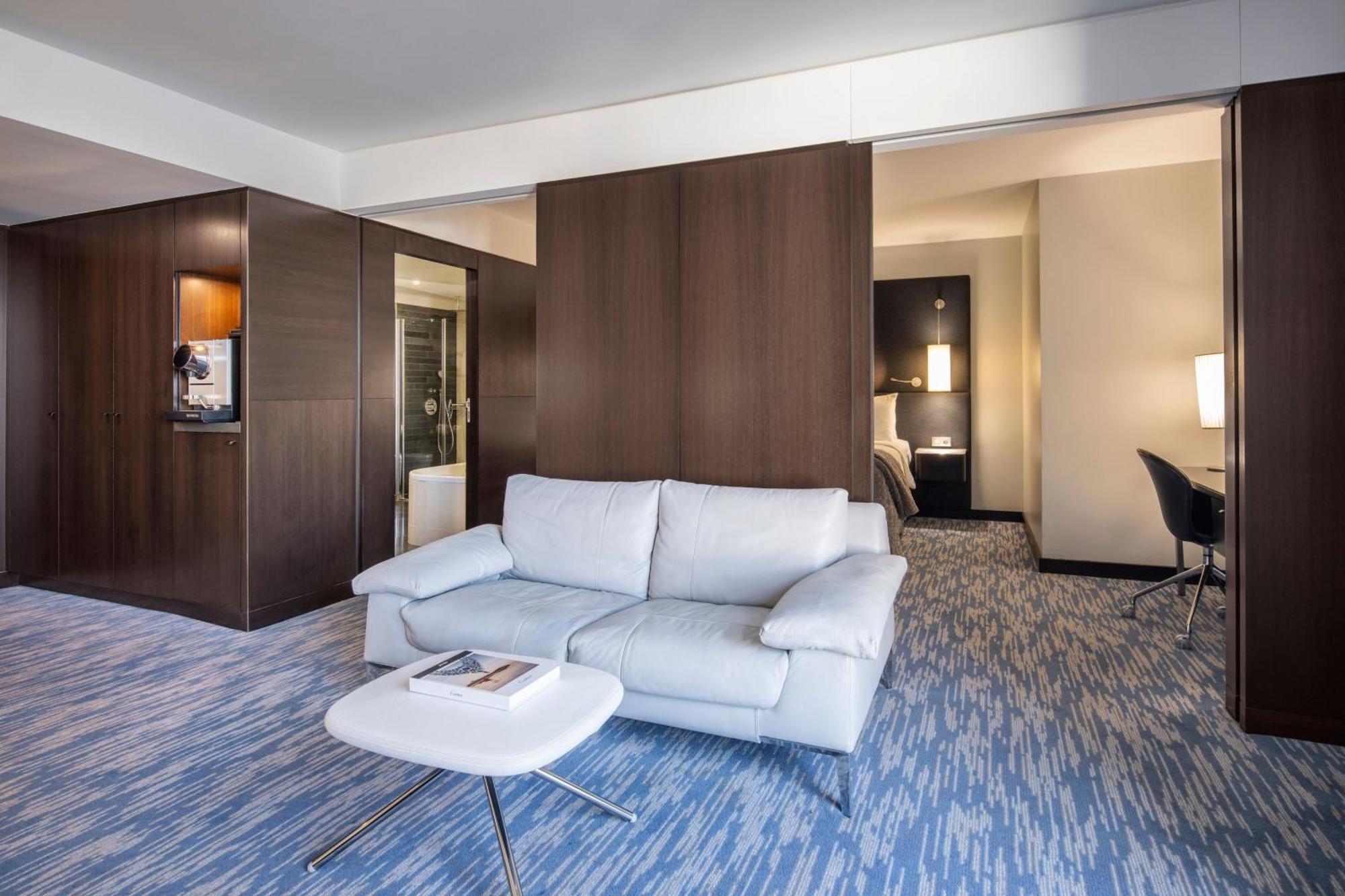 Renaissance Arc De Triomphe Parigi