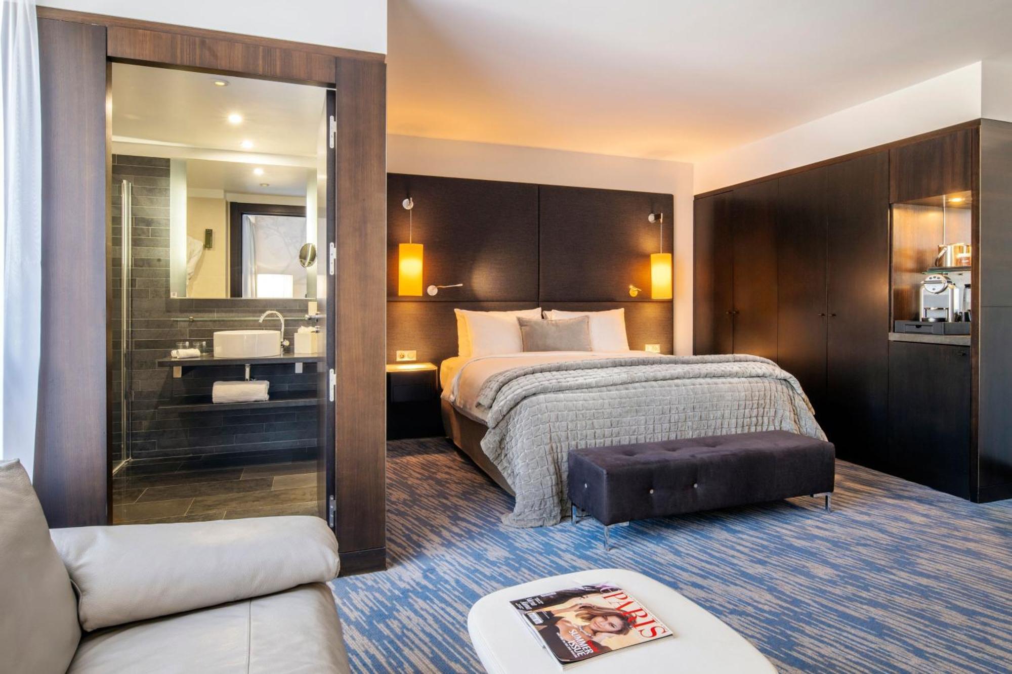 Renaissance Arc De Triomphe 5*