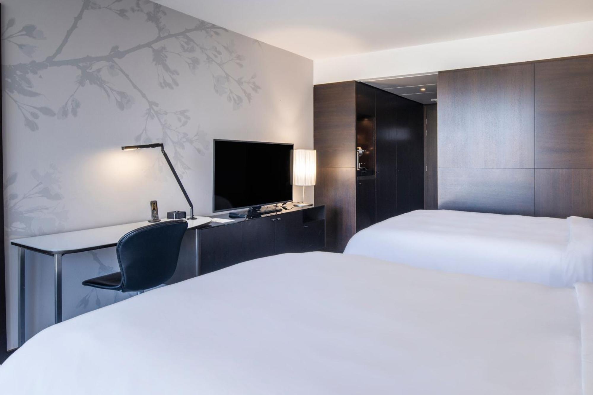 Hotel Renaissance Arc De Triomphe