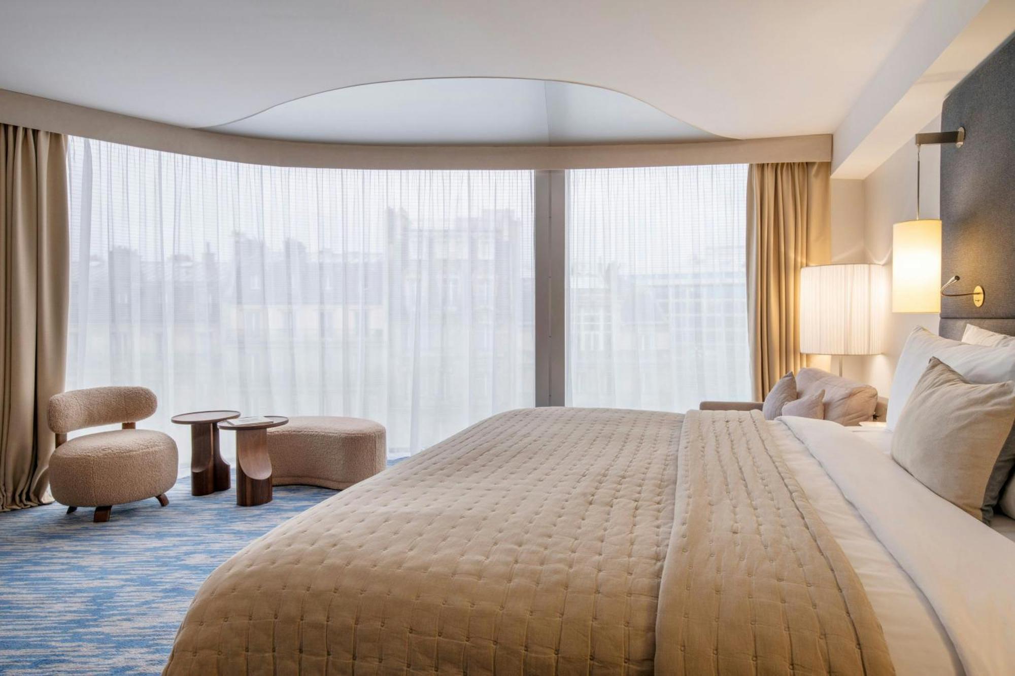 Renaissance Arc De Triomphe 5*