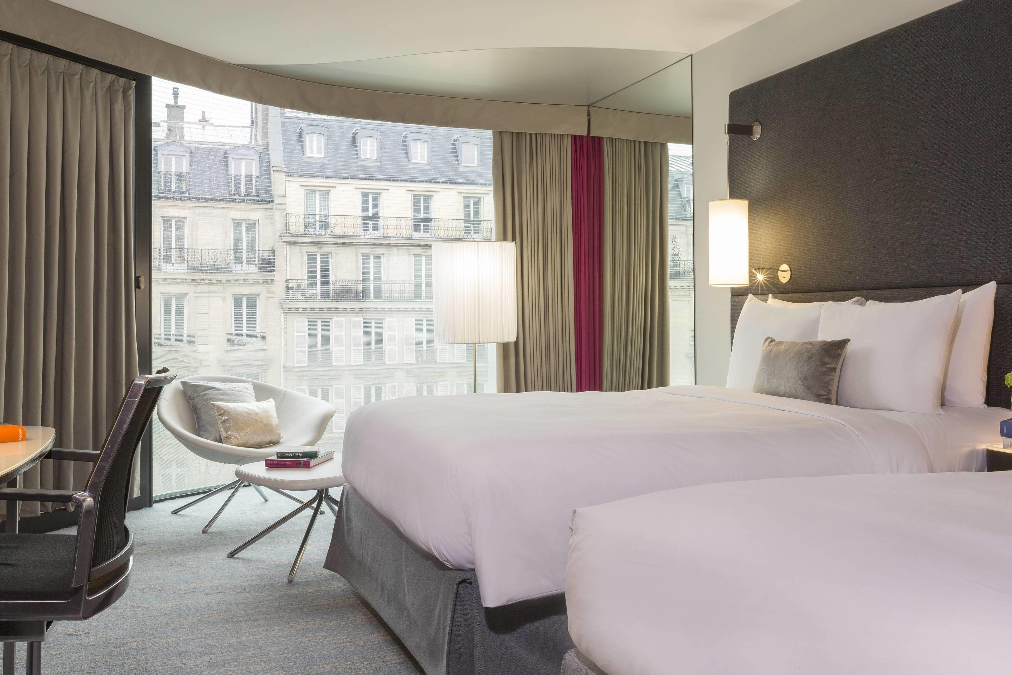 Renaissance Arc De Triomphe 5*