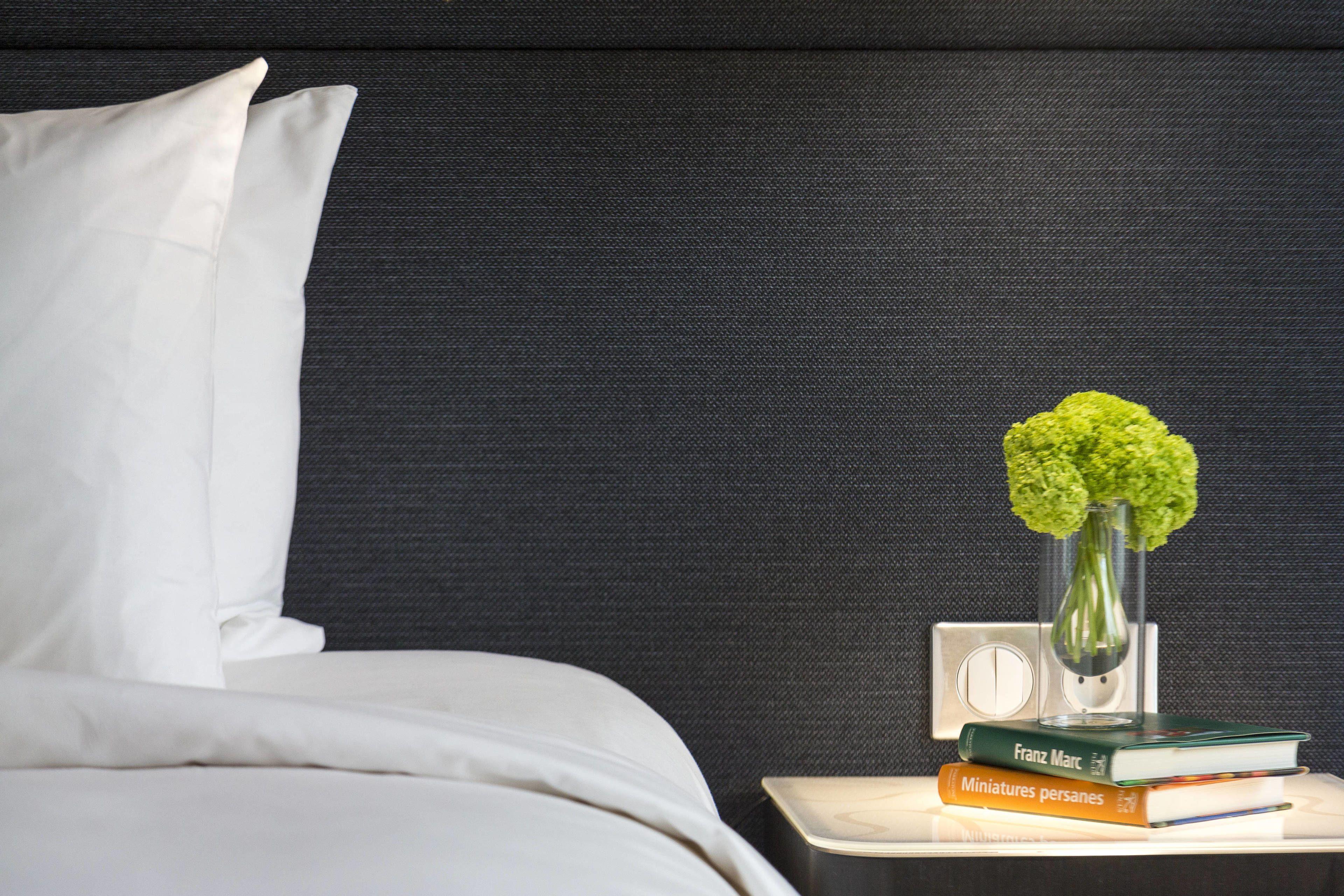 Renaissance Arc De Triomphe Hotel 5*