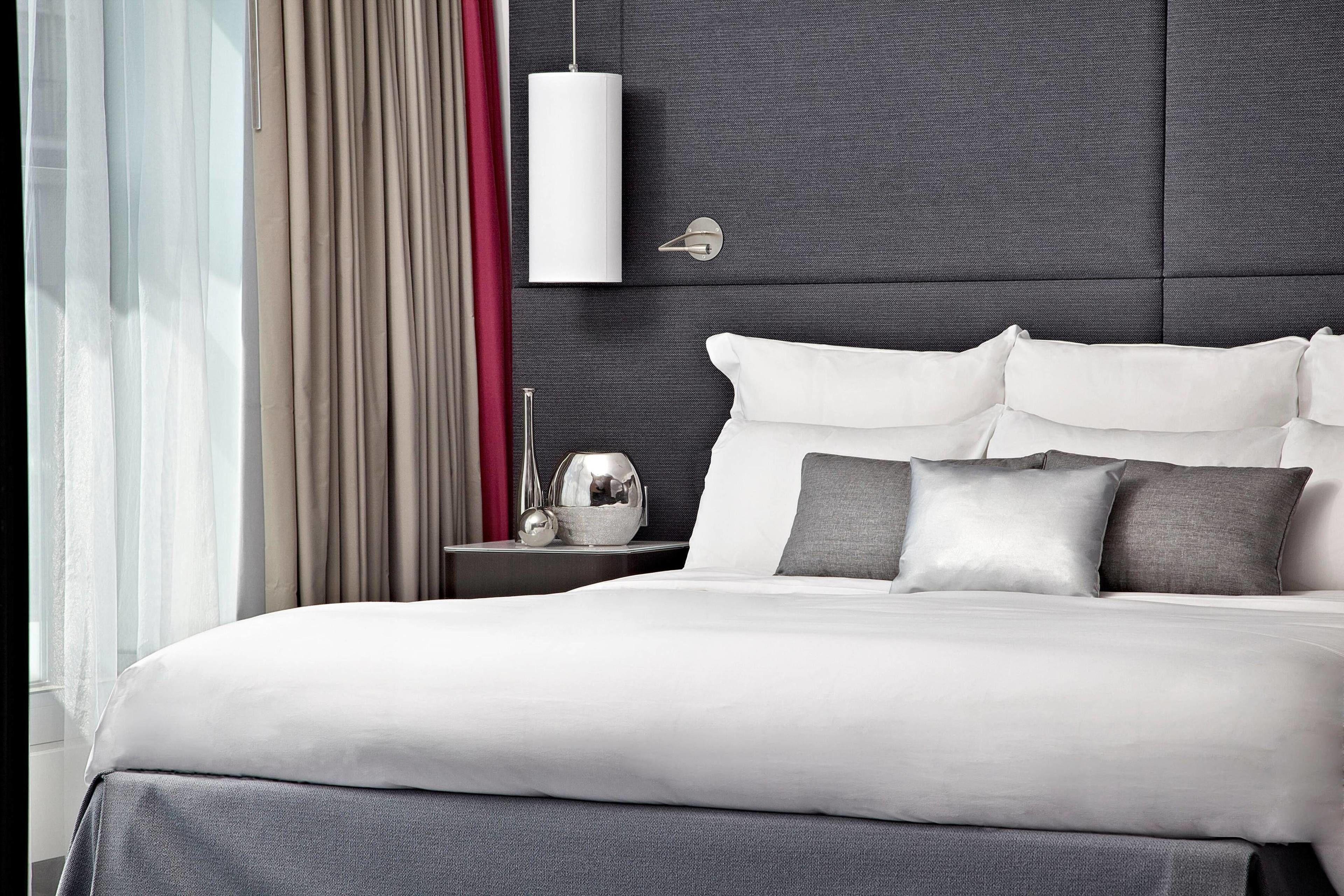 Renaissance Arc De Triomphe Hotel