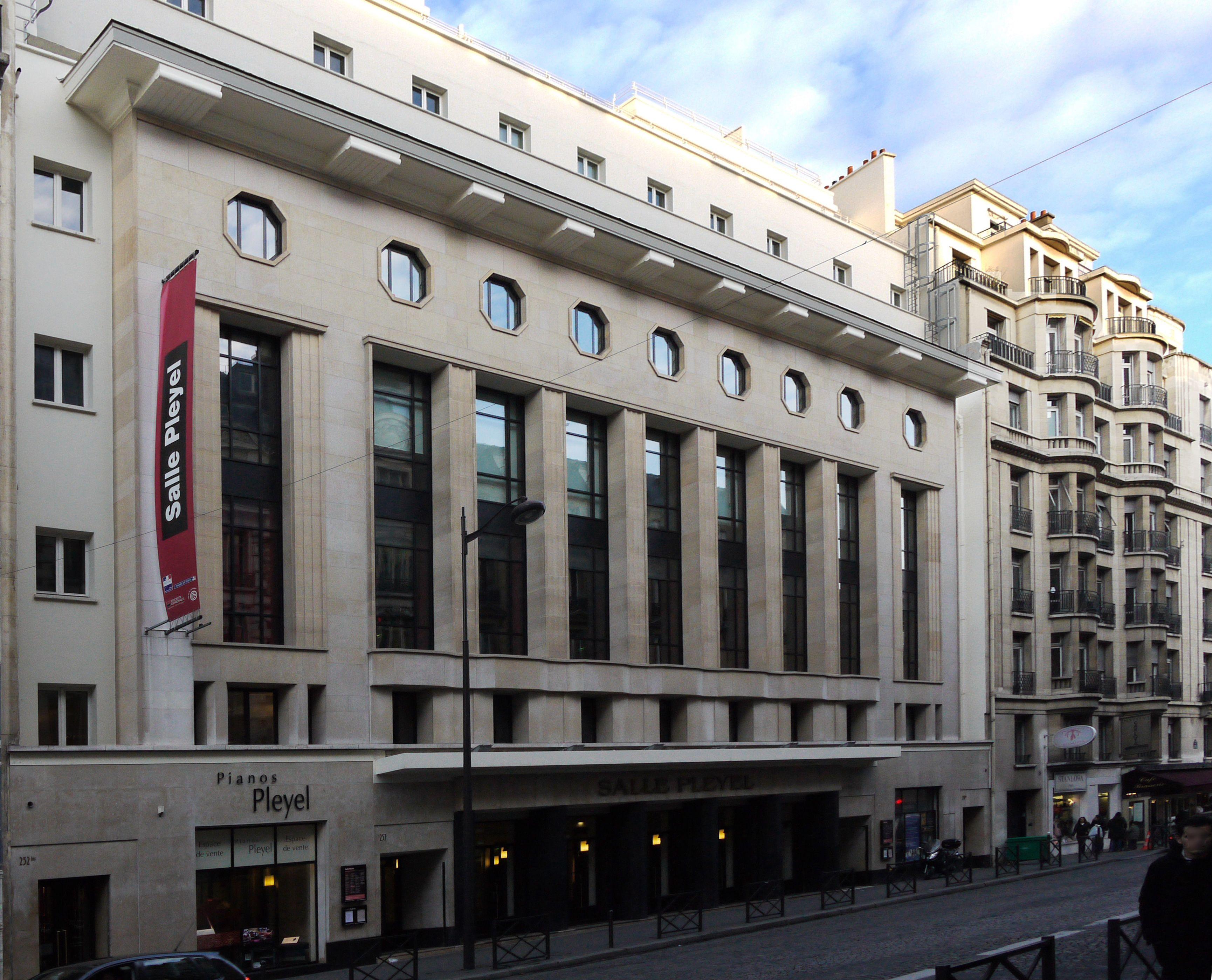 Hotel Renaissance Arc De Triomphe 5*