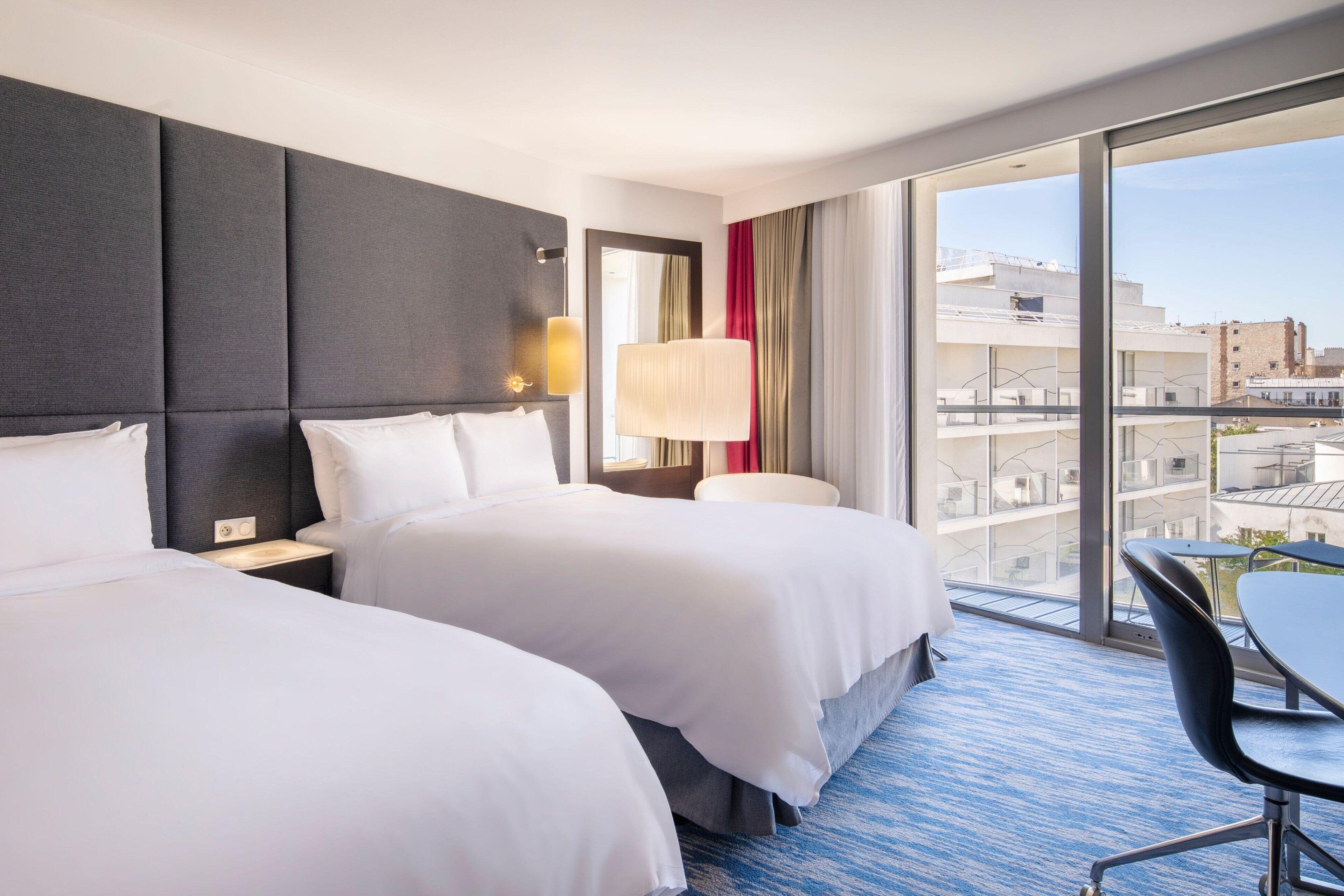 Renaissance Arc De Triomphe Hotel 5*