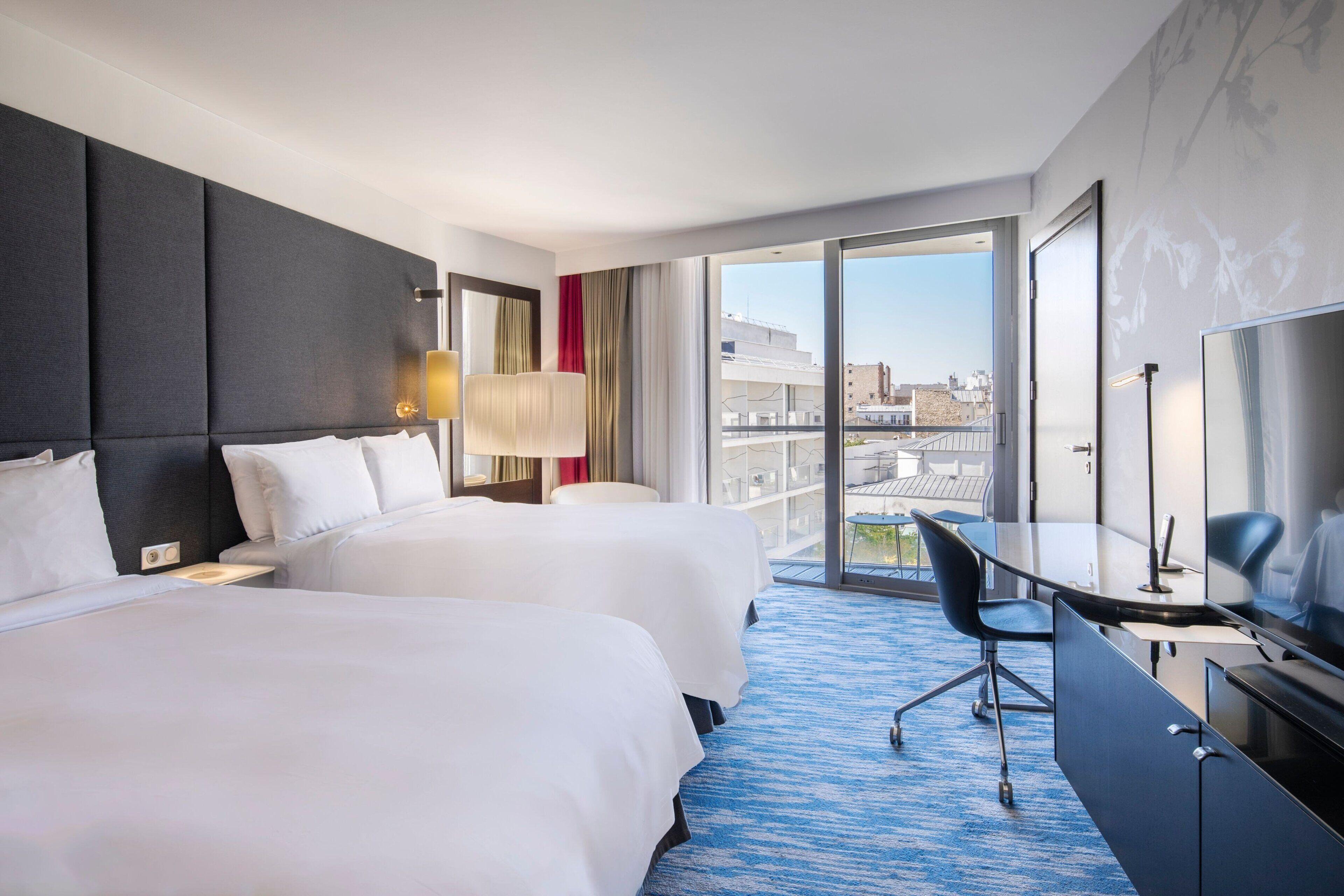 Renaissance Arc De Triomphe Hotel 5*